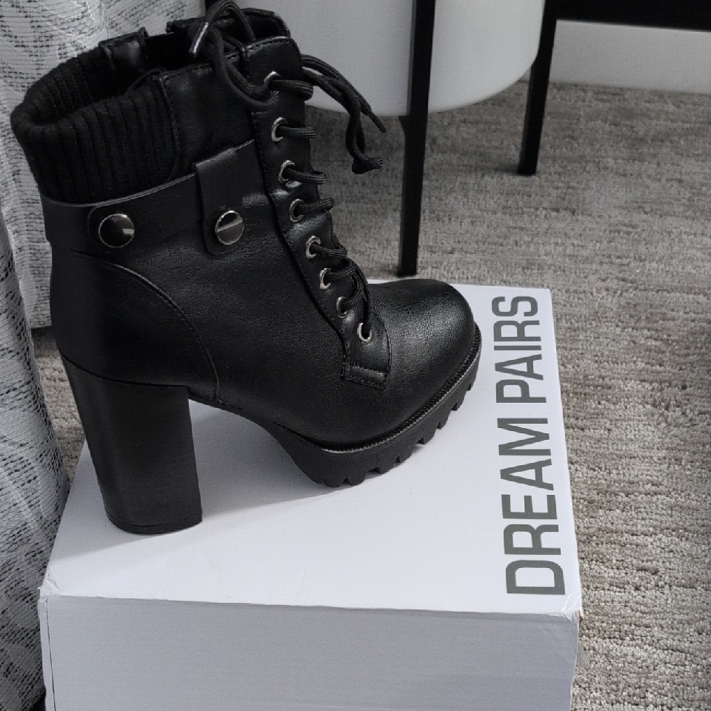 Dream Pairs Women's Lace Up Black Boots